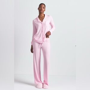 Skims Women's Pink soft lounge/Pajama Set long sleeve in size medium NWT.